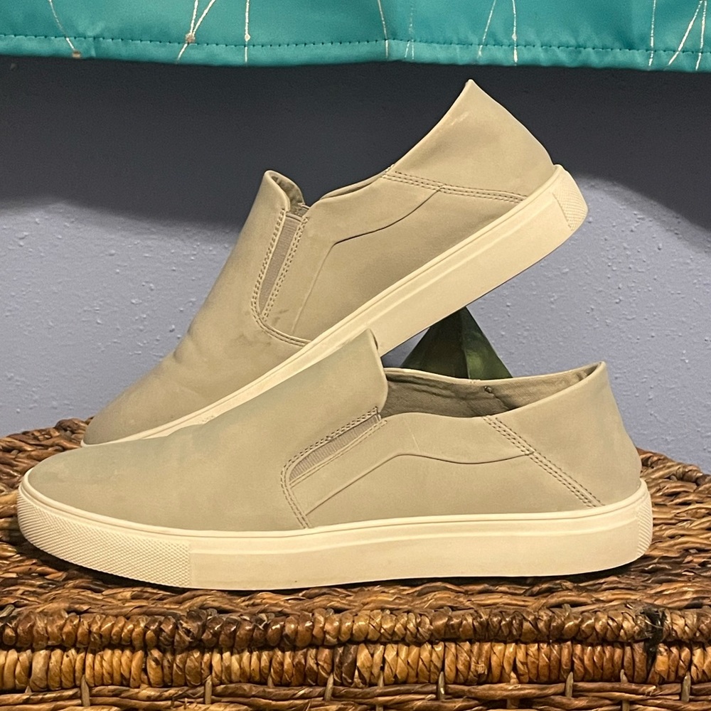 Shoes - Picture 2 of 6